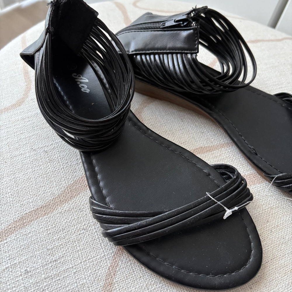 Black vegan leather sandal (kitten heel platform)